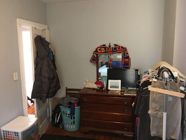 Building Photo - Bright 1BR in East Rock | Gas & Hot Water Included | Steps from Yale & Trails