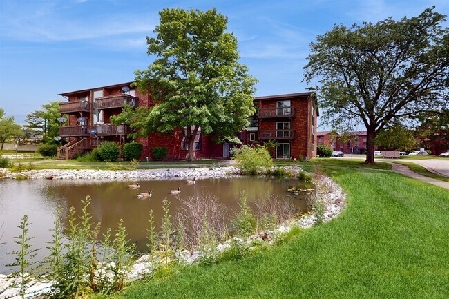 Building Photo - 29W542 Country Ridge Dr