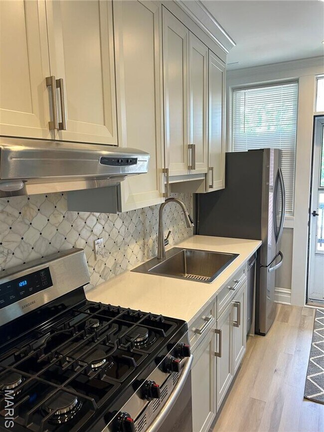 Building Photo - 6607 Clayton Rd