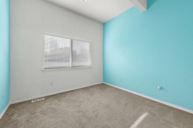 Building Photo - Well-appointed 3-Bedroom Townhome Near Downtown Kenmore & Bothell