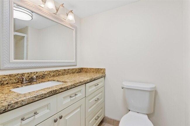 Building Photo - 720 Bayshore Dr