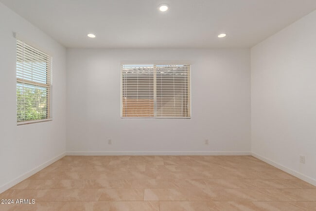 Building Photo - 8911 W Solano Dr