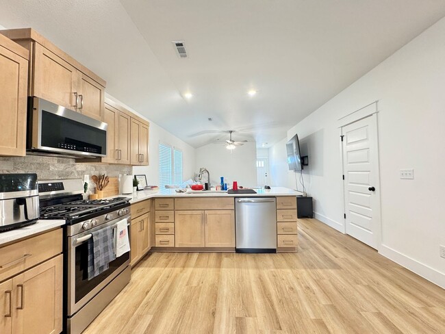 Building Photo - BRAND NEW 4 bedroom 2 bath home in Prairie Grove
