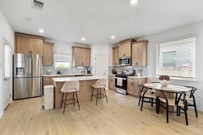 Building Photo - 615 Backstays Lp