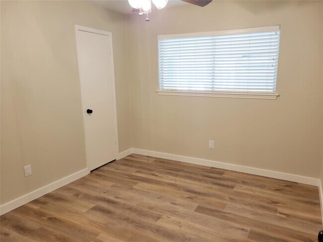 Building Photo - 1409 Drexel Dr