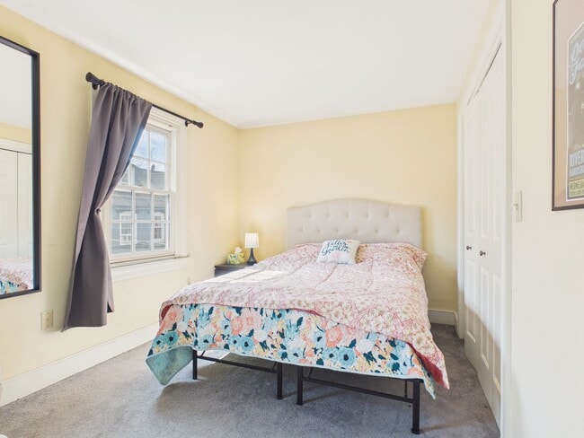 Building Photo - Charming Single Family Home on Grand St w/ Bonus 3rd Room