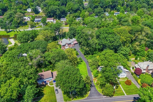 Building Photo - 400 Beechmont Dr