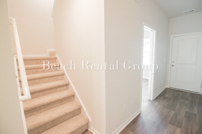 Building Photo - Gorgeous End Unit in Myrtle Beach