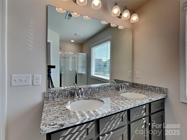 Building Photo - 212 Queenshall Rd