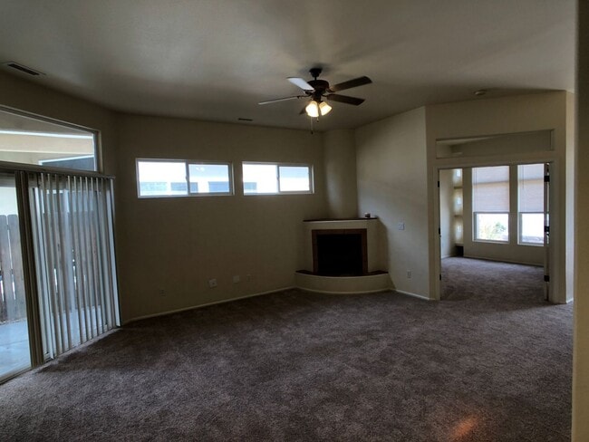 Building Photo - Well-Maintained 3-Bedroom Townhome with 2-Car Garage in Desirable Location!