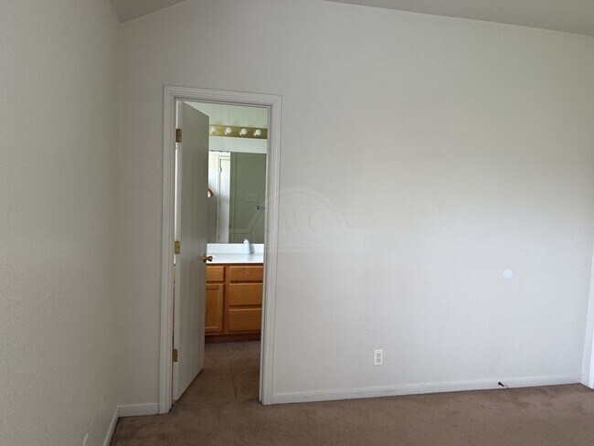 Building Photo - 2104 Schorn Dr