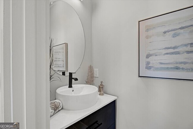 Building Photo - 2030 Main St NW