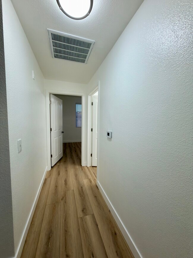 Building Photo - 16013 S Desert Foothills Pkwy