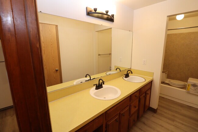 Building Photo - 4732 Cougar Ct SE