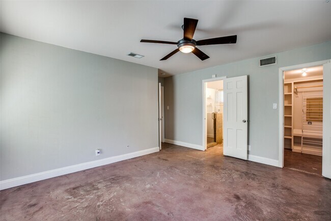 Building Photo - 8503 Manhattan Dr