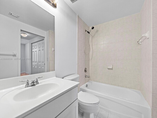 Building Photo - 215 SW 42nd Ave