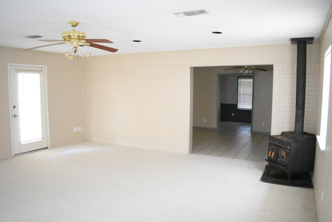 Building Photo - 523 Arbor Oak Dr
