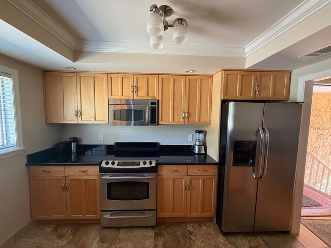 Building Photo - Beautiful 2BR/2BA Condo Centrally located in Sarasota!