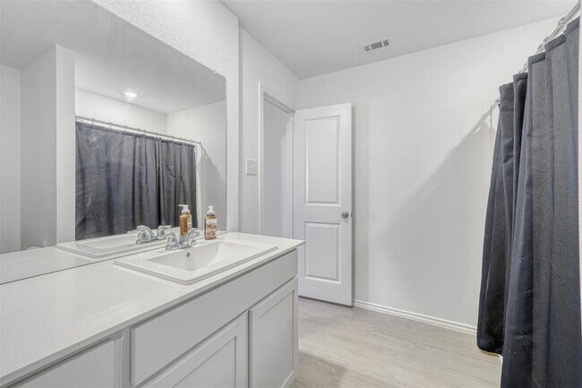 Building Photo - 100 Burt Rainey Ln