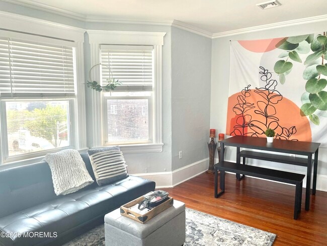 Building Photo - 401 Main St