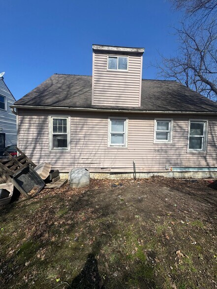 Building Photo - 711 W Dewey St