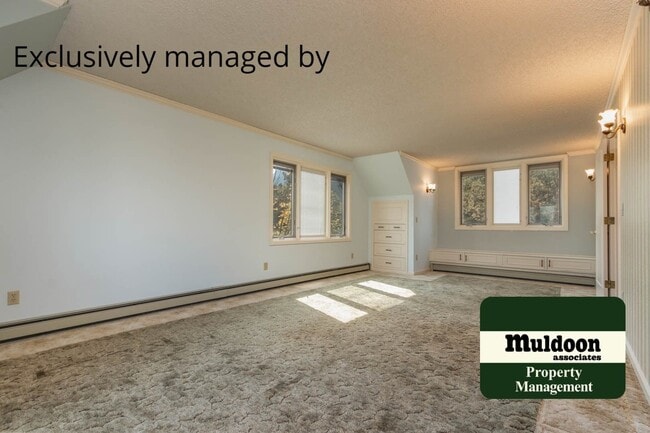 Building Photo - Beautiful 3 bedroom home with two car garage in Old Broadmoor