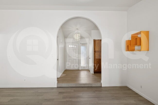 Building Photo - 9300 E Kalil Dr