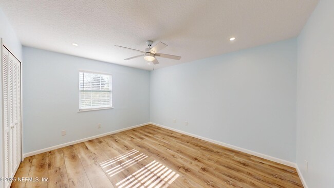Building Photo - 450 Aquatic Dr