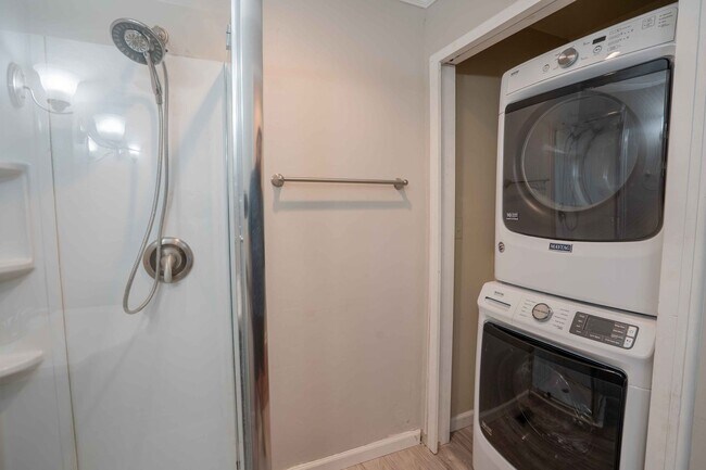 Building Photo - Brookside beauty! Step inside your new home!