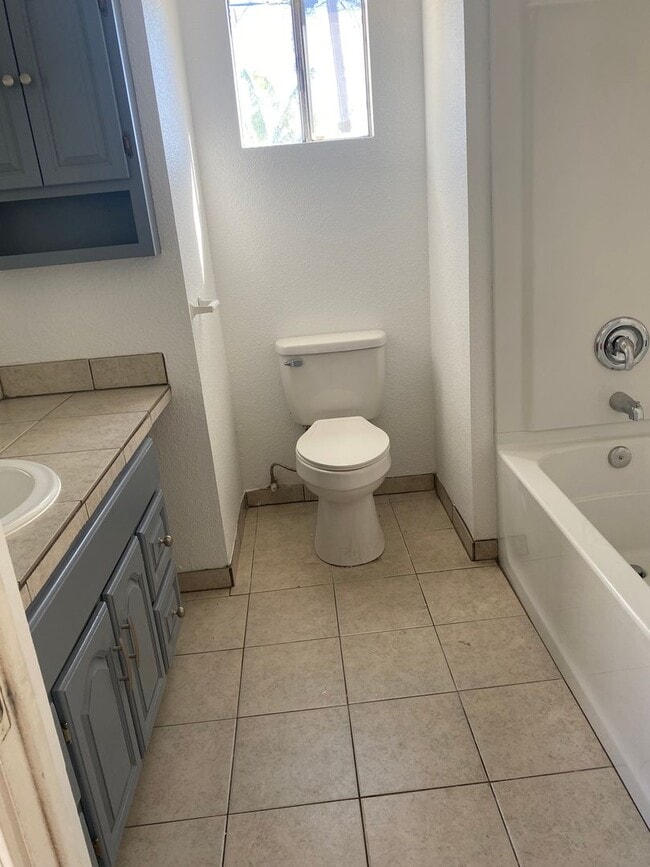 Building Photo - 3 bedroom 2 bath home in Merced
