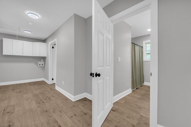 Building Photo - 1402 3rd Ave N