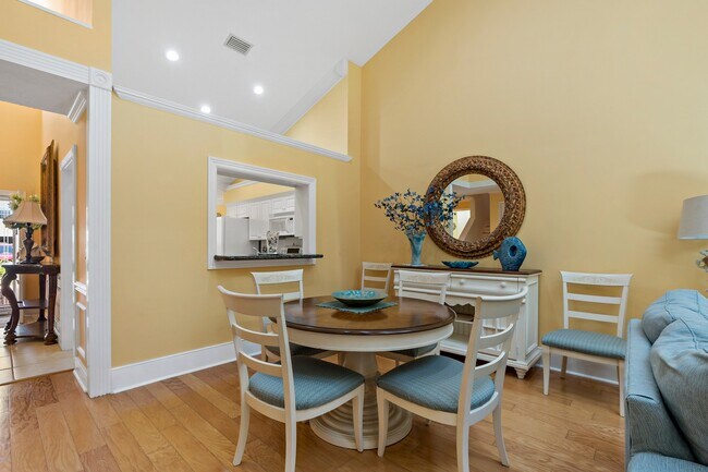 Building Photo - 470 9th Pl