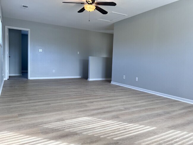 Building Photo - Coming soon!!! $500 off 1st month with 15 month lease!!! Magnificent 3 Bedroom in Madison