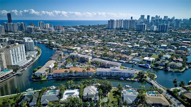 Building Photo - 470 Paradise Isle Blvd