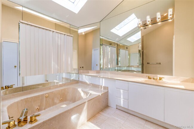 Building Photo - 12 Bolton Dr