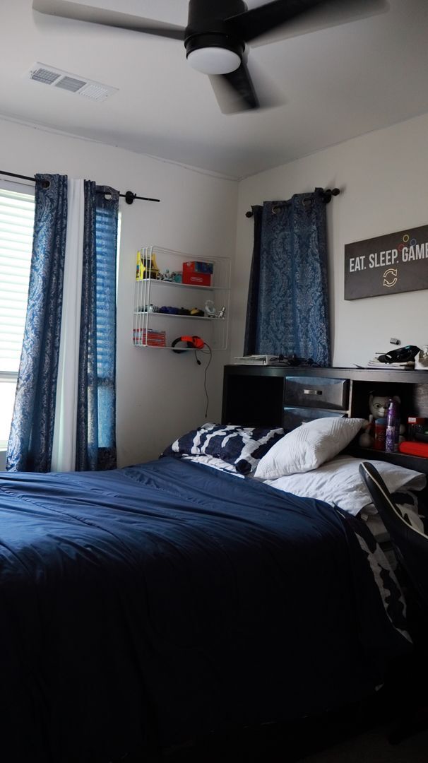 Building Photo - 4 bedrooms 3.5 baths townhome in South San Diego