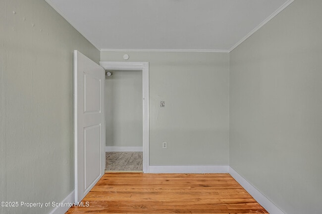 Building Photo - 19 W Bergh St