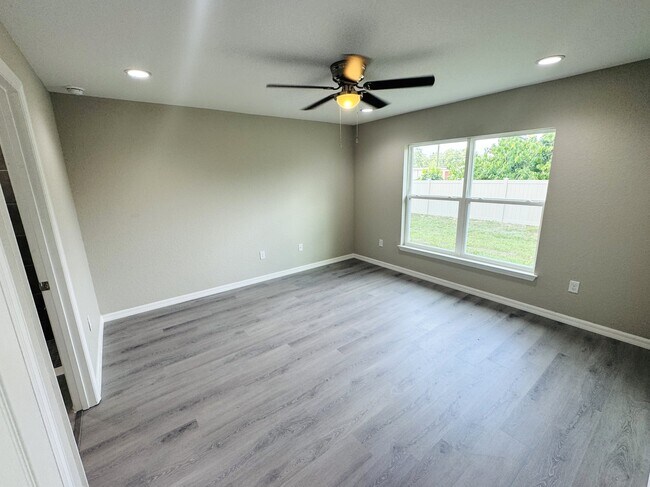 Building Photo - 6574 SE 108 Ln