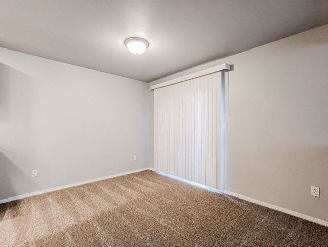 Building Photo - 417 Pine Ave