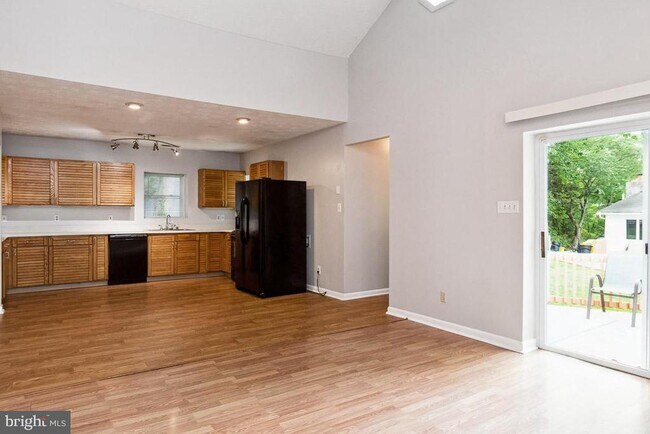 Building Photo - 315 South Dr