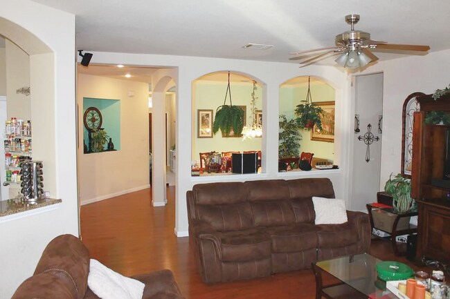 Building Photo - 217 Grooms Rd