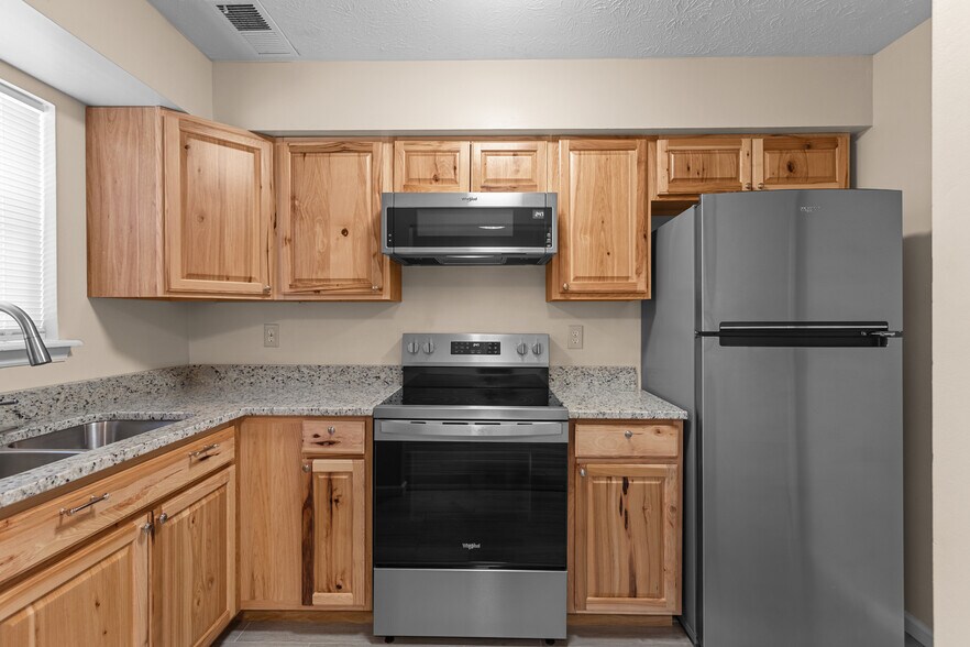 Kitchen - 413 Lenney Dr