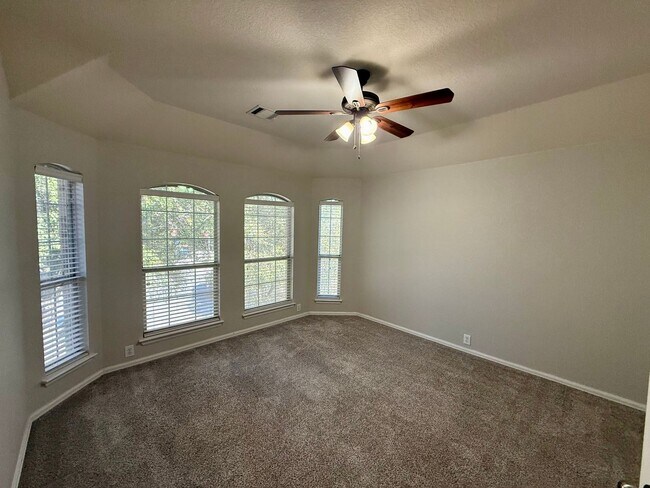 Building Photo - 5 bedroom, 3 bathroom home off TPC Parkway!