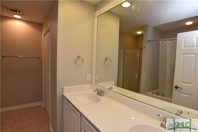 Building Photo - Spacious Townhome in Gated Community in Savannah, GA, Available in Sep 2026!!