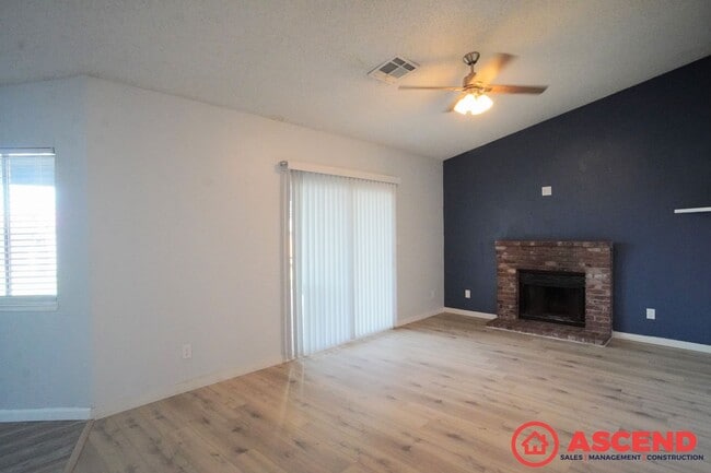Building Photo - Charming Home in Southwest Bakersfield!