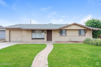 Building Photo - 3807 W Solar Dr