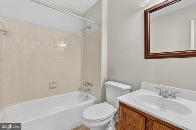 Building Photo - 8813 Francesca Dr