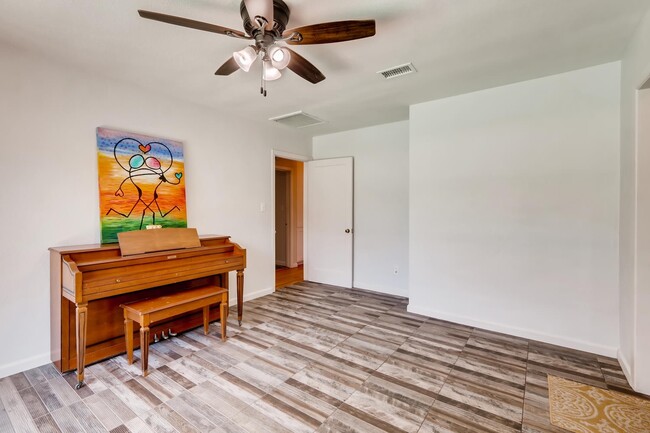 Building Photo - Upgraded 4 Bedroom/3 bath Home with Pool &...