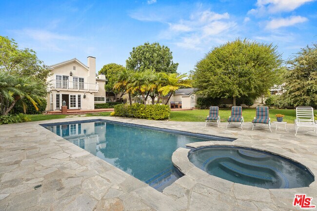 Building Photo - 710 Alta Dr