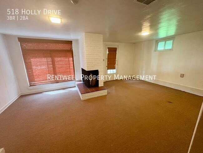 Building Photo - 518 Holly Dr